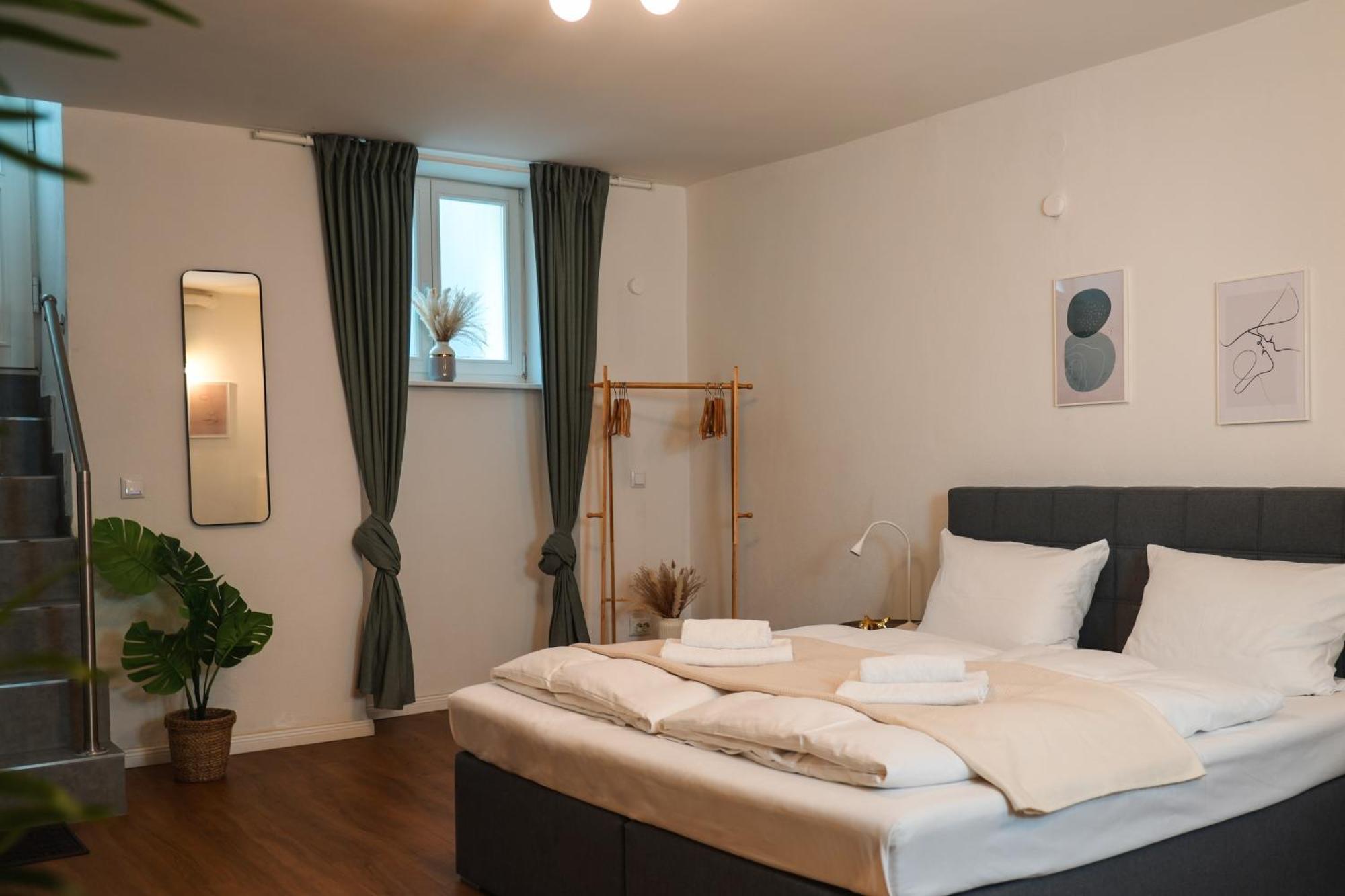 Global Living - Design I I Beamer I Kitchen I Terrace I * Berlino